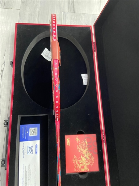 Khung vợt cầu long VS Youlong - 4U-G6 36LBS - Màu đỏ - Ngoại hình: 98% - thay dây 1 lần - Kèm Box 2