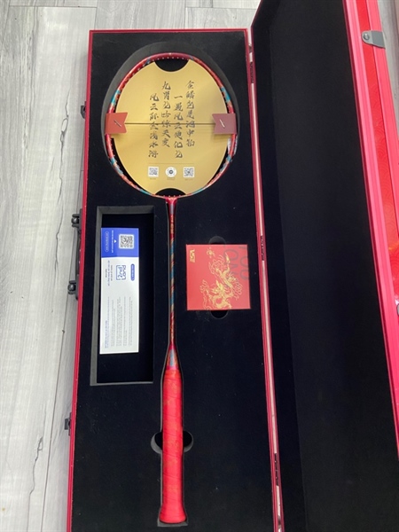 Khung vợt cầu long VS Youlong - 4U-G6 36LBS - Màu đỏ - Ngoại hình: 98% - thay dây 1 lần - Kèm Box 3