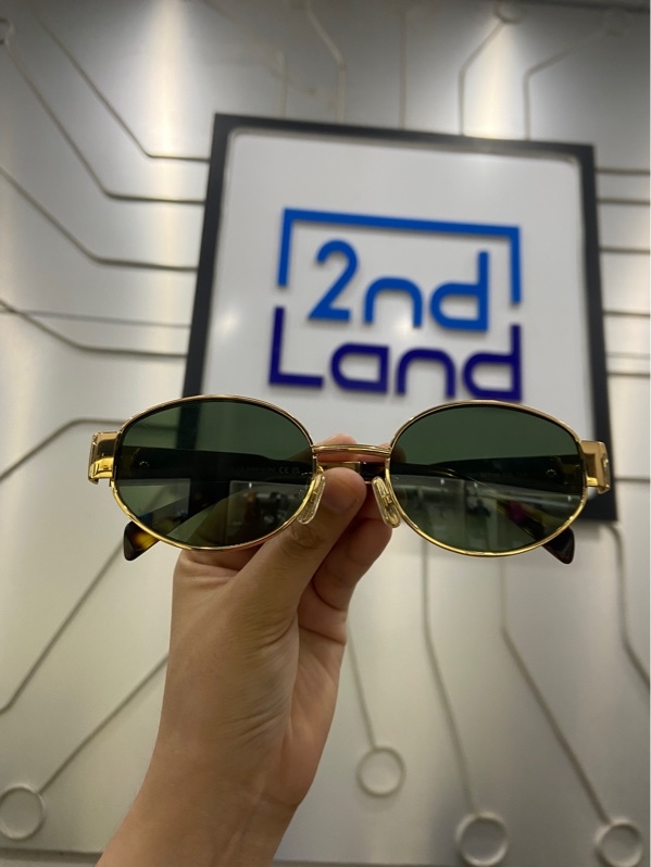 Kính Celine Sunglasses - Màu Gold - Ngoại hình: 97% - Trầy xước mặt kính - Body