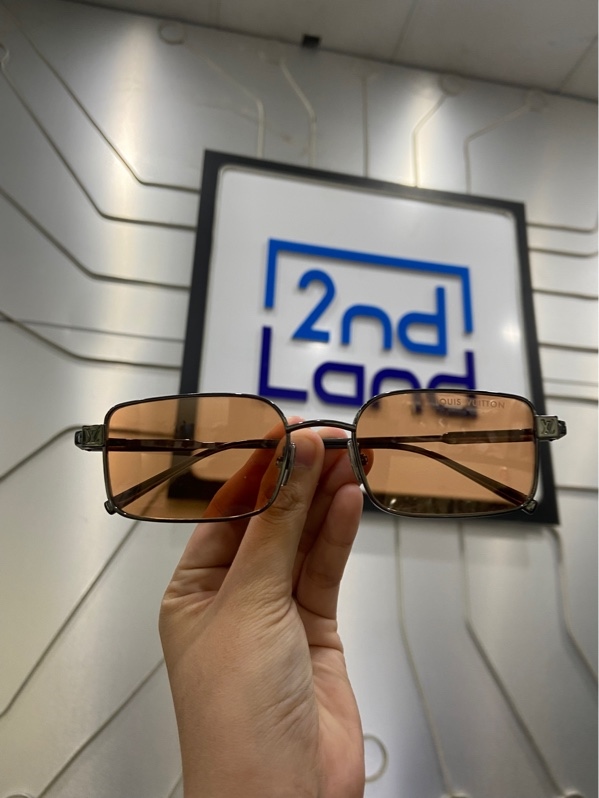 Kính Mát LV Pure Squar Sunglasses Z3295U - Màu xám - Ngoại hình: 97% - Xước thân - Body