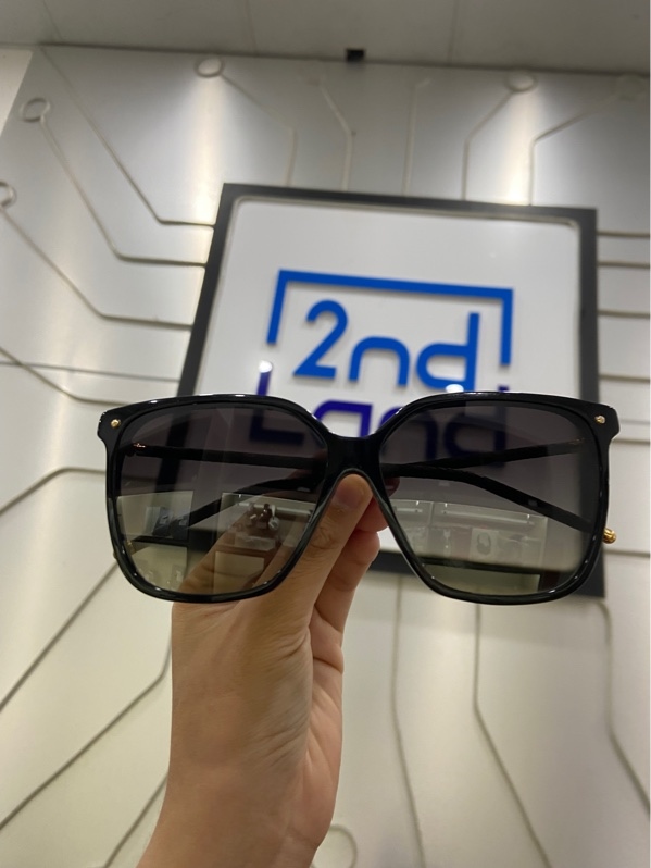 Kính Nữ Louis Vuitton LV First Round Sunglasses 'Black' - Màu đen - Ngoại hình: 97% - Tròng kính xước dăm - Kèm túi
