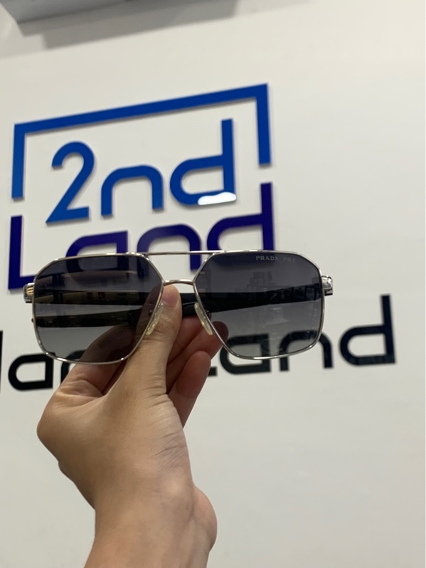 Kính Prada SPS 55W - Màu đen - Ngoại hình: 98% - Mặt kính xướt - Kèm hộp