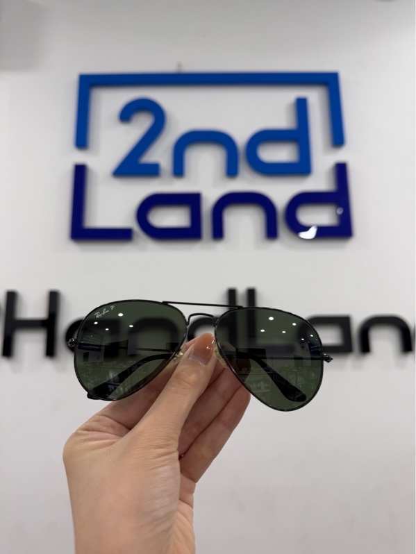 Kính Ray-Ban Aviator large metal RB3025 - Màu đen - Ngoại hình 97% - Viền trầy xước nhẹ , kính trong xước lông mèo nhẹ , có vài đốm mốc - Kèm túi
