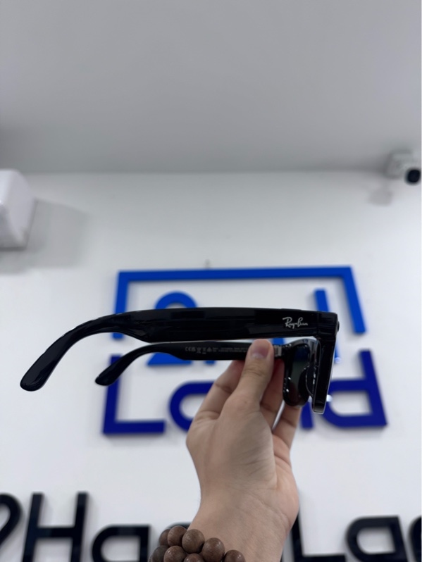 Kính thông minh RayBan Meta Gen 1 Wayfarer OOXK - Màu đen - Ngoại hình 97% - Gọng kính trầy xước - Fullbox