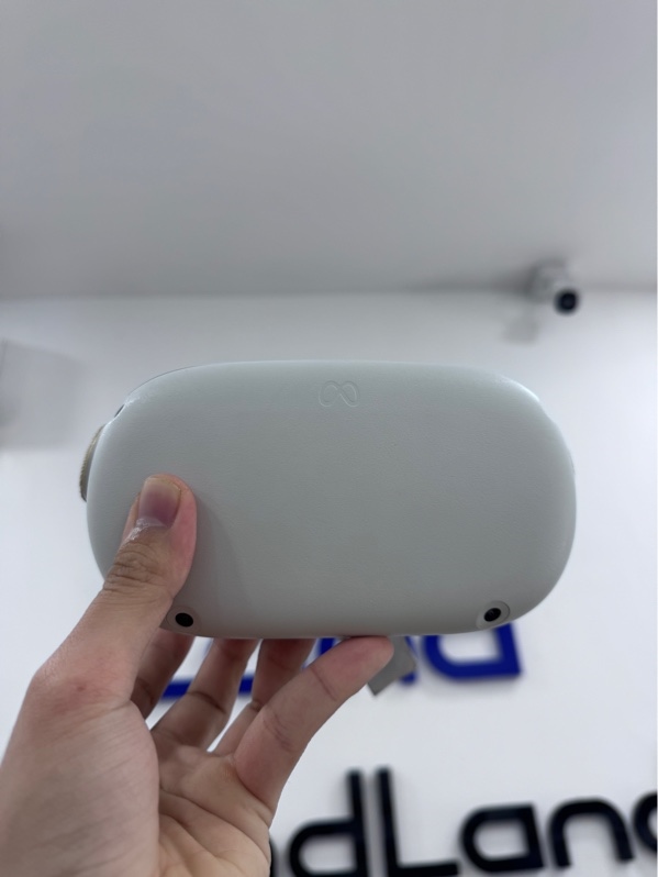 Kính thực tế ảo Meta Quest 2 - 256Gb - Màu trắng - Ngoại hình 97% - Body ố vàng, dây ố - Kèm 1 túi đựng