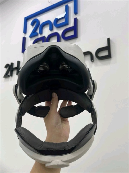 Kính thực tế ảo Oculus Quest 2 - 256GB - Màu trắng - Ngoại hình 97% , Kèm tay cầm diều khiển + túi đựng 2
