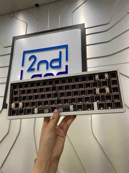 Kit bàn phím cơ Weikav Nut 65 - Led RGB - 3 Mode - Màu bạc - Ngoại hình: 98% - Kèm Box + receiver 1