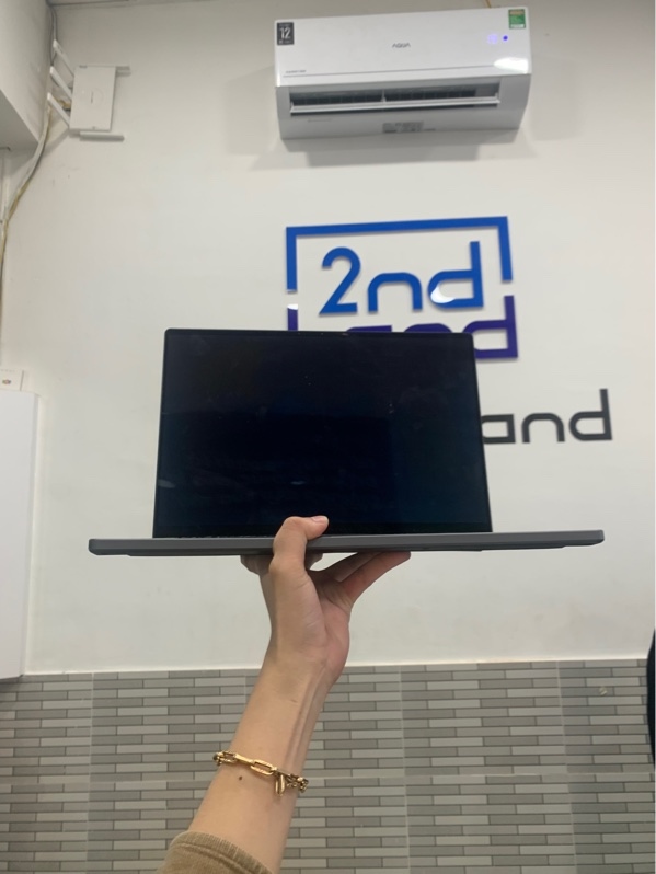 Laprop Asus Rog zephyrus g16 - Ultra 9 185h - 16gb/1tb - RTX 4070 - Màu xám - Pin 84% - Ngoại hình: 95% trầy cấn nặng - Kèm sạc