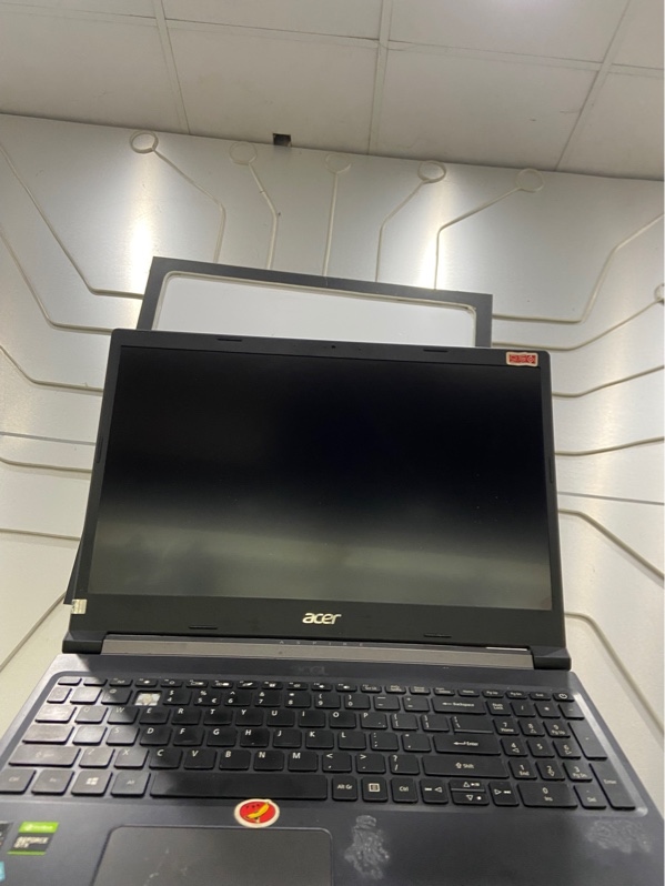 Laptop Acer A715-42G - AMD Ryzen 5 5500U - GTX 1650 - Ram 8/512GB - Pin 74% - Màu đen - Ngoại hình: 97% - Tróc sơn touchpad, trầy xước nhiều, bung, liệt phím số 3, màn phản quang, ám hồng, lỗi card, lỗi 1 cổng USB - Kèm sạc - không bảo hành