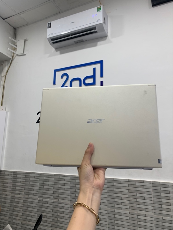 Laptop Acer Aspire 5 - Intel Core i5-1135G7 - RAM 8GB / SSD 256GB - Màu vàng - Pin 80% chu kỳ sạc 192 lần - Ngoại hình: 97% - Màn hình phản quang, ám vàng, hằn sticker - Kèm sạc