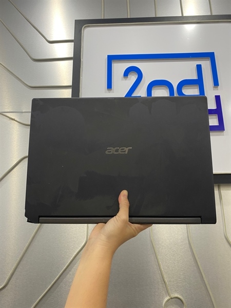 Laptop Acer Aspire A715 - Amd Ryzer 5 3550H - Ram 8GB - GTX 1650 Ti SSD 512GB - Pin 70% - Màu đen - Ngoại hình: 96% - Bể góc - Body - Kèm sạc