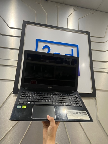 Laptop Acer Aspire E15-576G - i5-8250U Geforce MX150 - Ram 12/250GB SSD - Màu đen - Pin 63% - Ngoại hình: 97% - Hở nhẹ khung màn , màn ám phản quang - Body - Kèm sạc 1