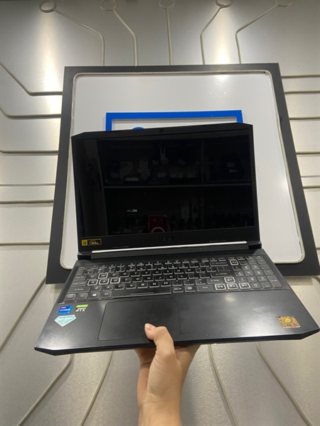 Laptop Acer Nitro AN515-57 - i7-11800H - Ram 16/512GB SSD - Pin 75% - Màu đen - Ngoại hình: 98% - Mất card VGA -, 1 chấm phản quang - Kèm sạc 1
