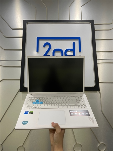 Laptop Acer Nitro NL16-71G - i5-13420H - RTX 3050-6GB - Ram 16/512GB SSD - Pin 100% - Chu kì sạc 1 lần - Màu trắng - Ngoại hình: 99% - FullBox 1