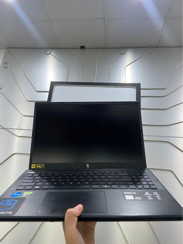 Laptop Acer Nitro V 15 ANV15-52 - I5-13420H - Ram 16/2TB SSD đã nâng - RTX 5050 - Pin 93% - Màu đen - Ngoại hình: 97% - bể nứt góc - Kèm sạc