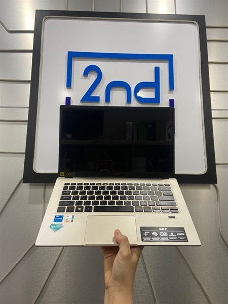 Laptop Acer Swift SE 314-510G7 - Ram 8/512GB SSD - Xe Graphics - Pin 61% - Màu đồng - Ngoại hình: 97% - 3 đốm phản quang, màn in phím, bản lề yếu, viền ám vàng, loa phải rè nhẹ - Body - Kèm sạc 1