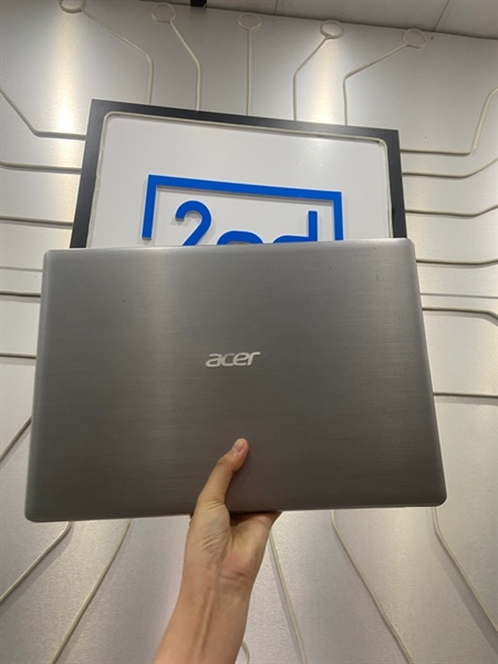 Laptop Acer Swift SF314-52 - Ram 4/1TB SSD - i5-8250U - Pin 64% - Màu xám - Ngoại hình: 97% - Viền ám vàng, màn rộp - Kèm sạc