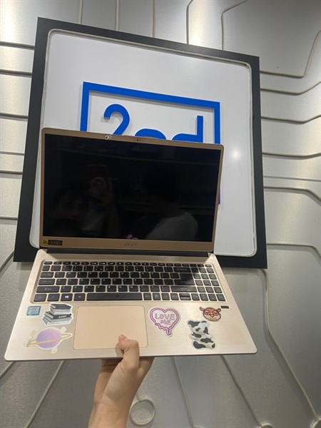 Laptop Acer Swift SF315-52 - i5-8250U CPU - Ram 8/256GB SSD - Pin 68% - Màu vàng - Ngoại hình: 97% - Màn ám - Body - Kèm sạc 1