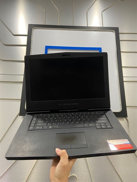 Laptop Alienware 15R3 - i7-6700HQ - Ram 16/256 SSD /1 TB HDD - GTX 1070 - Pin 10% - Màu đen - Ngoại hình: 98% - Hở mặt C, 1 chấm phản quang - Kèm sạc 1