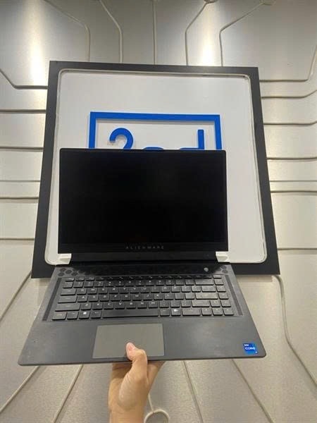 Laptop Alienware X15 R1 - i7 - 118000H - GTX 3070 - Ram 32GB - Ram 1TB SSD - Pin 67% - Màu trắng - Ngoại hình 97% - Xước cấn , Màn sọc góc dưới phải , ám viền , màn gộp 1