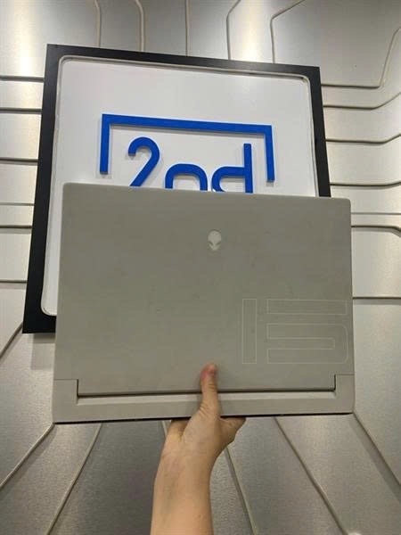 Laptop Alienware X15 R1 - i7 - 118000H - GTX 3070 - Ram 32GB - Ram 1TB SSD - Pin 67% - Màu trắng - Ngoại hình 97% - Xước cấn , Màn sọc góc dưới phải , ám viền , màn gộp 2