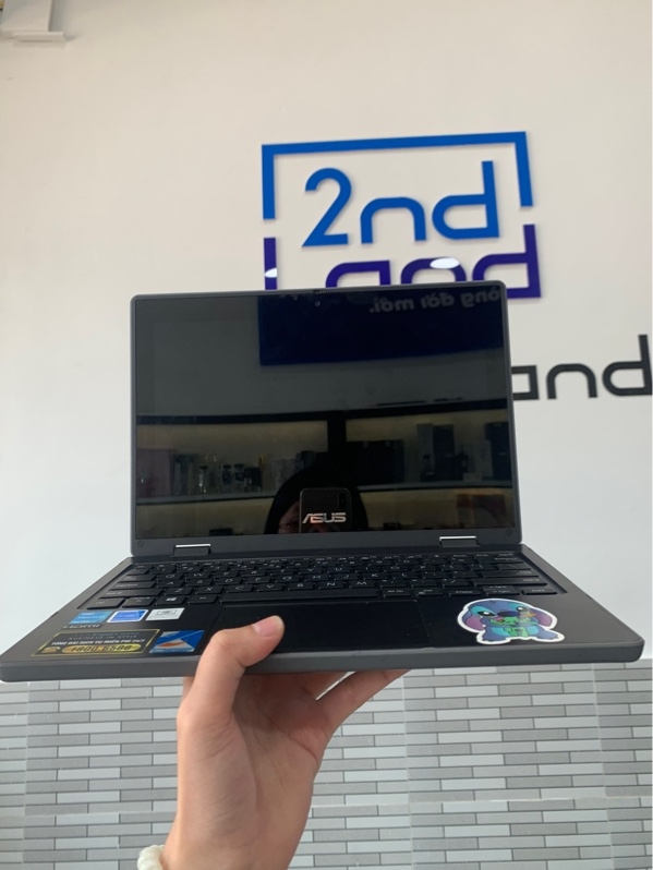 Laptop Asus BR1100FKA - Pentium silver N6000 - Ram 8GB/128GB SSD - Màu đen - Pin 70% - Ngoại hình: 98% - Màn cảm ứng, màn xước mèo - Kèm sạc