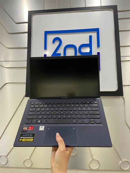 Laptop Asus Expertbook L1400CDAY - Ryzen 3 3250U - Ram 4/256GB SSD - Pin 57% - Màu xanh đen - Ngoại hình: 97% - mất 1 ốc mặt D, màn in phím - Kèm sạc 1