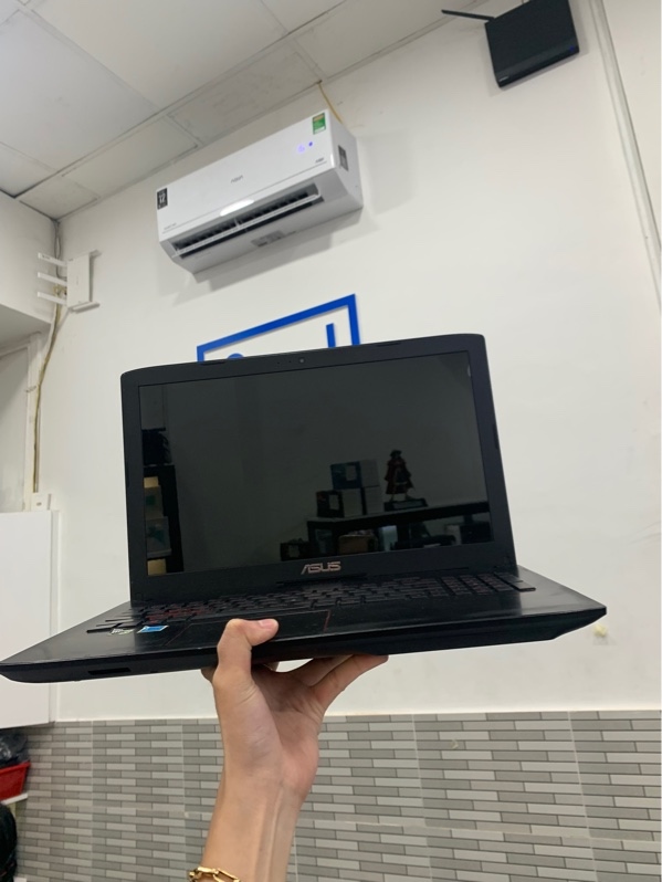 Laptop Asus GL522VW - i5-6300HQ - Ram 8/256gb ssd - GTX 960M - Màu đen - Pin 60% - Ngoại hình: 97% - Màn phản quang, bung nhẹ nút số 3 - Kèm sạc