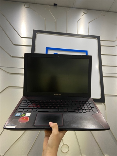 Laptop Asus GL553VD - i5-7300 HQ - Ram 16/250GB SSD - 1TB HDD - GTX 1050 - Pin 64% - Màu đen - Ngoại hình: 96% - Màn in phím, ám hồng, phản quang lớn, viền trầy nặng, phím tróc chữ, khe ổ đĩa rung lắc, lưng trầy - Kèm sạc - không bảo hành 1
