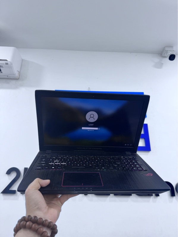 Laptop Asus Rog Stix GL553V - i7-7700HQ - ram 16gb - card Geforce GTX 1050 - ssd 256gb - HDD 1Tb - Màu đen - Pin 64% - Ngoại hình 97% - Trầy xước, màn hồng nặng, mòn touchpad - Kèm sạc