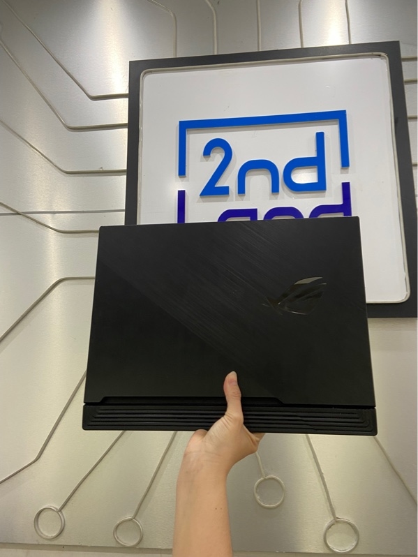 Laptop Asus ROG Strix G512LI - Chip I5 10300H - Ram 12GB SSD 512GB - GTX 1650TI - Pin 68% - Màu đen - Ngoại hình: 97% - bể nức góc mặt C - Kèm sạc