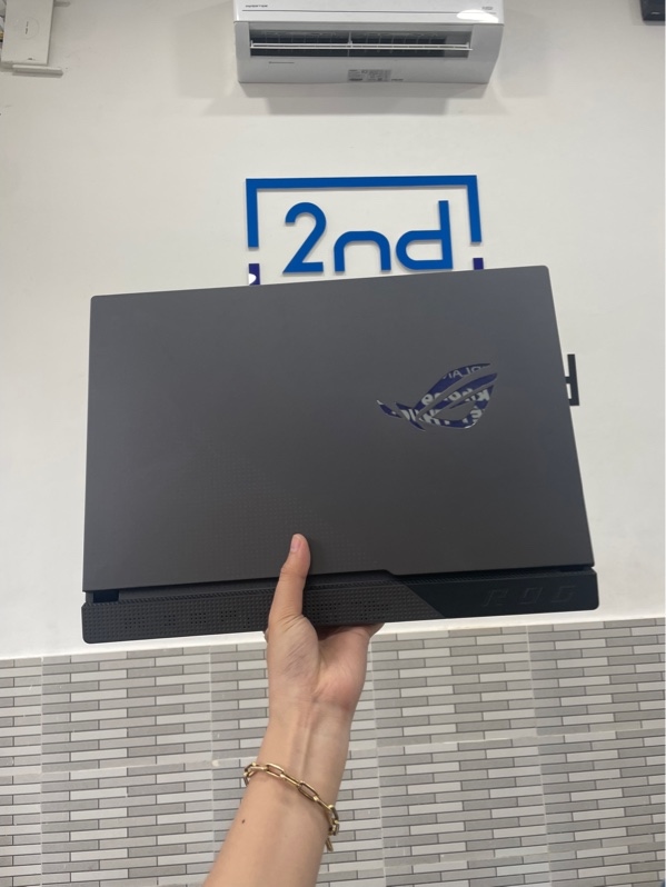 Laptop Asus rog strix g513ie - Ryzen 7 4800h - RTX 3050 ti 4gb - Ram 16/ssd 512gb - Màu đen - Pin 70% - Ngoại hình: 98% - Màn ám hồng - Kèm sạc
