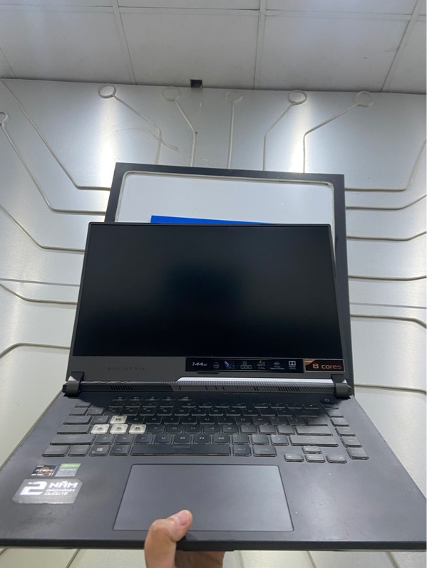 Laptop Asus Rog Strix G513IM - AMD - Ryzen 7 4800H - Ram 16/512GB SSD - Sức khỏe ổ 96 - 500GB SSD - Sức khỏe ổ 100 - RTX 3060 - Pin 73% - Màu đen - Ngoại hình: 97% - Màn phản quang, ám hồng, xước cấn sườn, dán sticker mặt A - Kèm sạc