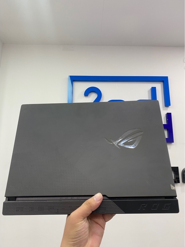 Laptop Asus ROG Strix G513IM - AMD Ryzen 7 4800H - RTX 3060 - 32/512GB - 144Hz - Pin: 68% - Màu đen - Ngoại hình: 97% - Màn ám hồng, cấn trầy viền, móp góc - Kèm Box - Sạc