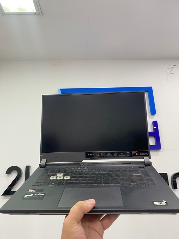 Laptop Asus ROG Strix G513IM - AMD Ryzen 7 4800H - RTX 3060 - 32/512GB - 144Hz - Pin: 68% - Màu đen - Ngoại hình: 97% - Màn ám hồng, cấn trầy viền, móp góc - Kèm Box - Sạc