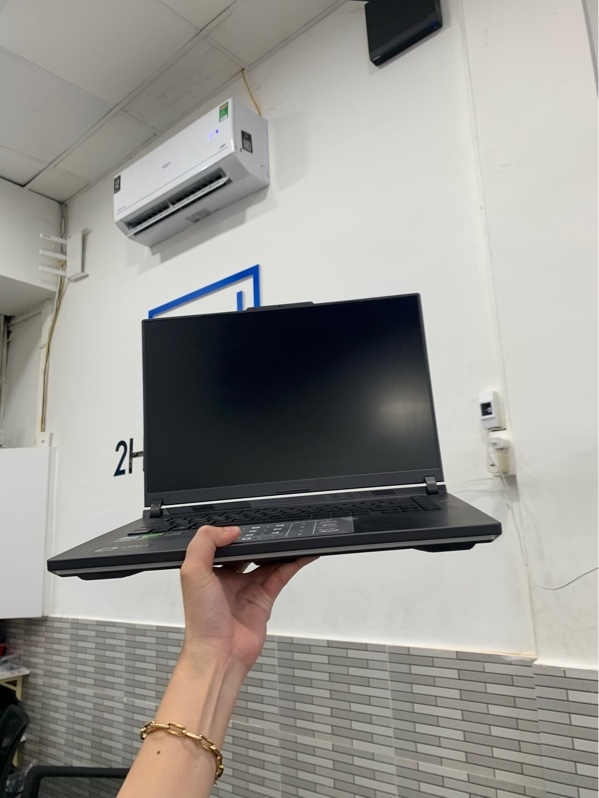 Laptop Asus ROG Strix G614JV_G614JV - i9-13980HX - GTX 4060 - Ram 16/1T - Màu đen - Pin 91% - Ngoại hình: 97% - Cấn trầy, màn ám hồng viền - Kèm sạc