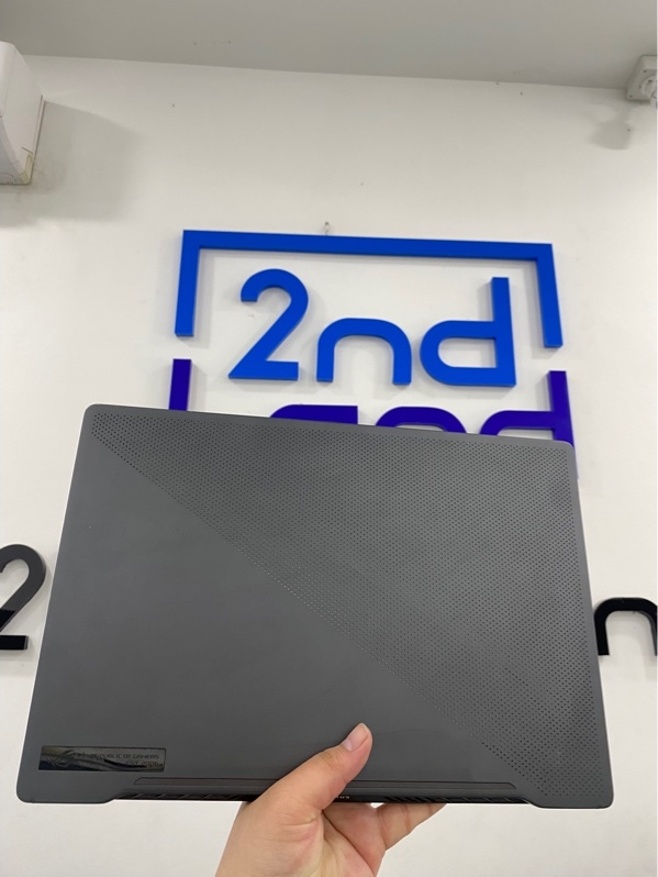 Laptop Asus ROG Zephyrus G14 GA401QH - AMD Ryzen 7 5800HS with Radeon - card NVIDIA GTX 1650 - Ram 16gb/SSD 512gb - Màu đen - Pin 69% - Ngoại hình 97% - Màn hồng viền , trầy màn , hằn phím , phím tróc, viền cao su nứt - Kèm sạc