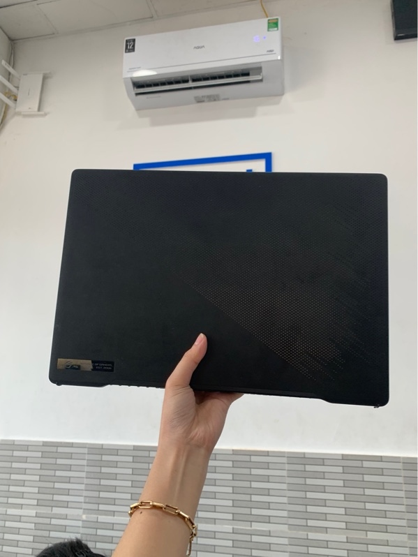Laptop ASUS ROG Zephyrus M16 GU603HE - Intel Core i7-11800H - NVIDIA GeForce RTX 3050 Ti 4GB - RAM 16GB/SSD 512GB - Màu đen - Pin 70% - Ngoại hình: 98% - Màn hình ám hồng - Kèm sạc