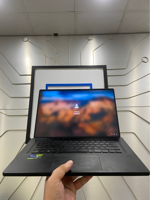 Laptop Asus Rog Zephyrus M16 - Intel Core i9-13900H - Ram 32/1TB - NVIDIA GEFORCE RTX 4090 - 240Hz - Phím hàn - Pin 69% - Màn ám hồng nhẹ - Màu đen - Ngoại hình: 98% - Kèm sạc