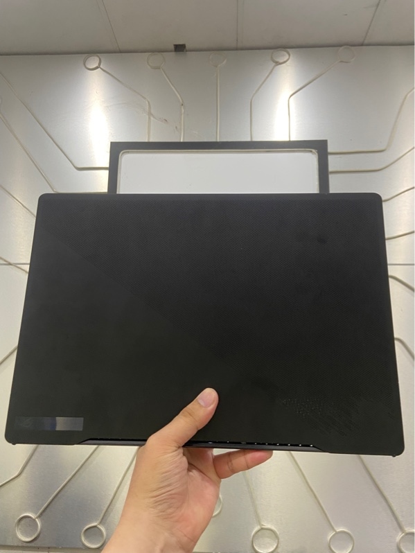 Laptop Asus Rog Zephyrus M16 - Intel Core i9-13900H - Ram 32/1TB SSD - NVIDIA GEFORCE RTX 4090 - 240Hz - Phím hàn - Pin 69% - Màn ám hồng nhẹ - Màu đen - Ngoại hình: 98% - Kèm sạc
