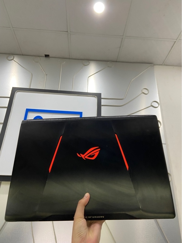 Laptop ASUS Strix GL553VD.308 - i7-7700HQ - Ram 8/250GB SSD - GTX 1050 4GB - Fps 26 - Pin 59% - Màu đen - Ngoại hình: 97% - Touchpad tróc , 4 nút A,W,S,D tróc chữ , loa hư , màn trầy , màn ám viền hồng - Kèm sạc