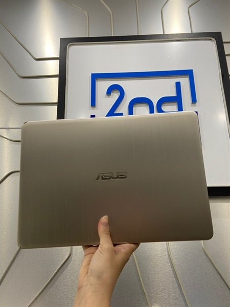 Laptop Asus Tek X411UA - Ram 8/256GB SSD - Pin 100% thay new - Màu bạc - Ngoại hình: 97% - Trầy viền sườn, màn ám vàng viền - Kèm sạc