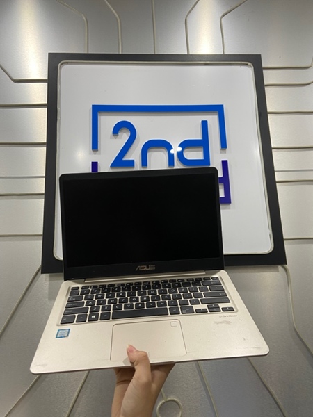 Laptop Asus Tek X411UA - Ram 8/256GB SSD - Pin 100% thay new - Màu bạc - Ngoại hình: 97% - Trầy viền sườn, màn ám vàng viền - Kèm sạc 1