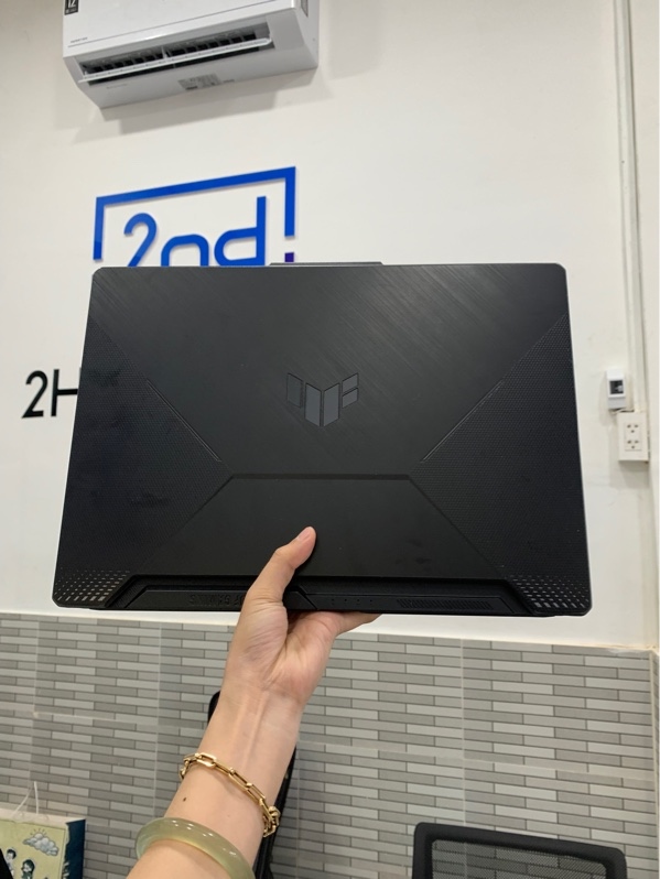 Laptop Asus Tuf F15 FX506HC - i5-11400H - RTX 3050 4gb - Ram 16gb/ssd 512gb - Màu đen - Pin 66% - Ngoại hình: 97% - Màn trầy ám hồng + phản quang - Kèm sạc