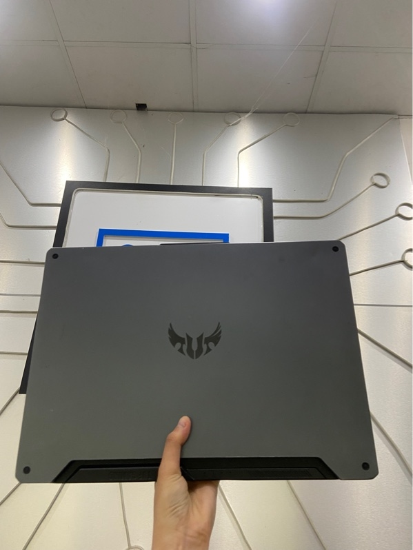 Laptop Asus Tuf Gaming F15 FX506LH - Ram 8/256GB - i5-10300H - GTX 1650 - Pin 67% - Màu đen - Ngoại hình: 97% - phản quang nhiều, nứt nhẹ chỗ bản lề - Kèm sạc