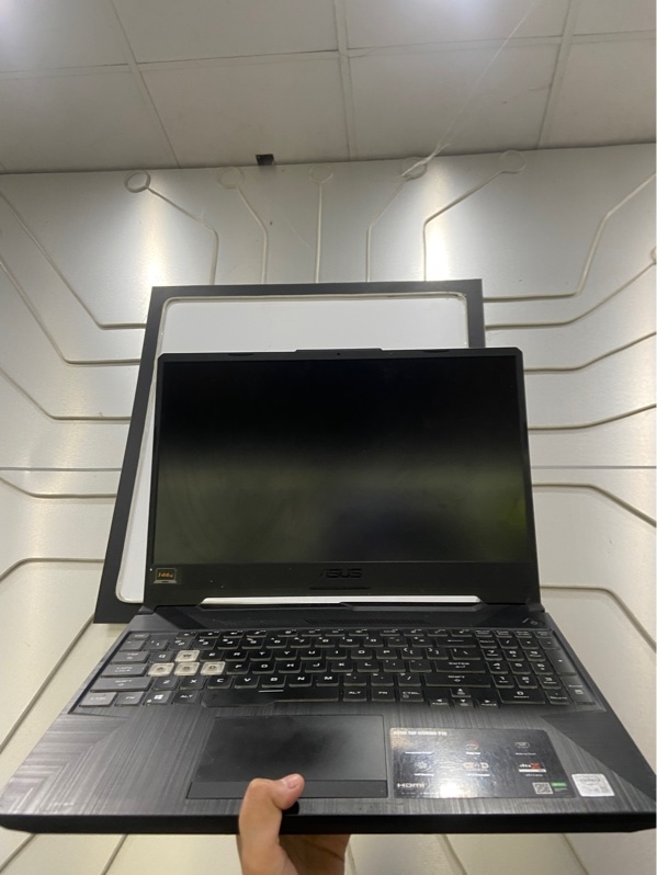 Laptop Asus Tuf Gaming F15 FX506LH - Ram 8/256GB - i5-10300H - GTX 1650 - Pin 67% - Màu đen - Ngoại hình: 97% - phản quang nhiều, nứt nhẹ chỗ bản lề - Kèm sạc