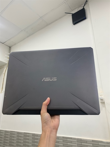 Laptop Asus TUF Gaming FX505 DD - Ryzen 5 3550H GTX 1050 - Ram 16/SSD 512GB - Màu đen - Pin 57% - Ngoại hình: 97% - Màn phản quang, ám hồng, bể bản lề nhẹ , hở màn, tróc phím - Body, kèm sạc -( SP KHÔNG BẢO HÀNH )