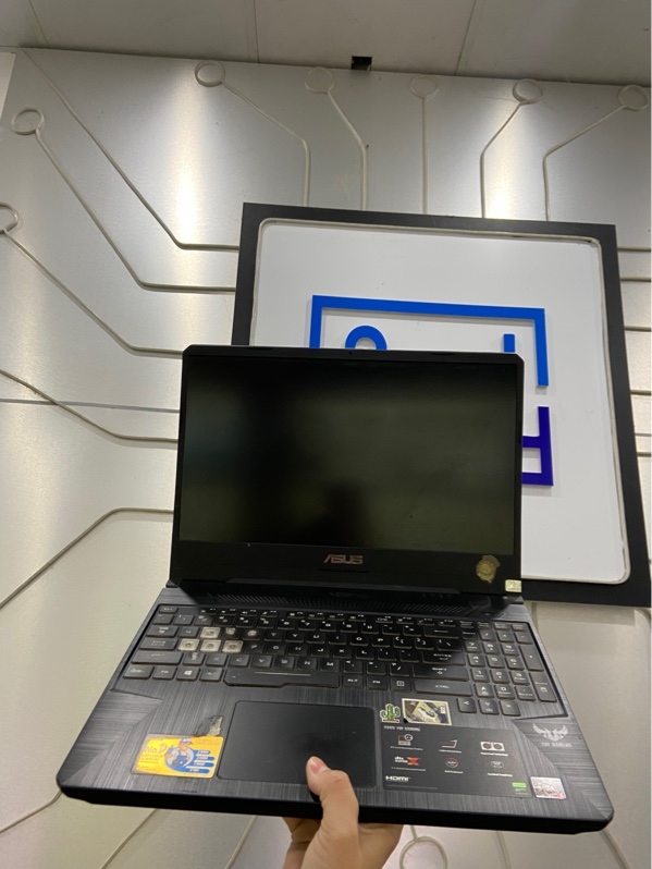 Laptop Asus Tuf Gaming FX505DD - AMD Ryzen 5 3550H - Ram 8/512GB SSD - GTX 1050 3GB - Pin 59% - Màu đen - Ngoại hình: 97% - loa nhỏ 2 đốm phản quang, cam lỗi - Kèm sạc