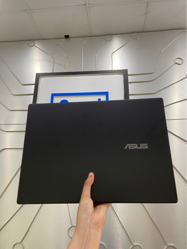 Laptop Asus V16 V3607VH - Intel 7 240H RTX 5050 - Màn 144HZ - 16/512GB SSD - Pin 92% - Màu đen - Ngoại hình: 97% - Trầy xước nhẹ - Kèm sạc