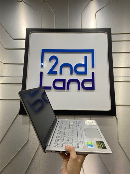 Laptop Asus Vivobook 14 - i5-1135G7 - Geforce MX330 - Ram 8/256GB SSD - Pin 54% yếu - Màu bạc - Ngoại hình: 97% - Màn trầy film, Ctrl trái bấm bị dính, trầy mặt A, C - Body - Kèm sạc 2
